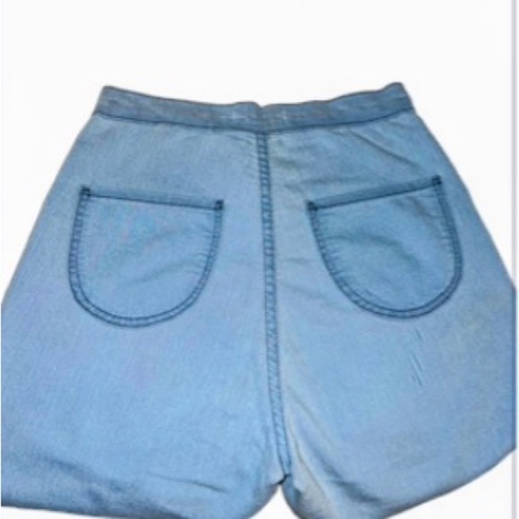 Aphrodite — Los Angeles - Picture 3 of 4